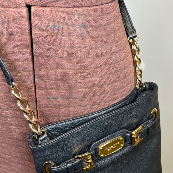 Michael Kors Black Pebbled Leather 'Hamilton' Crossbody Bag - Picture 5 of 15